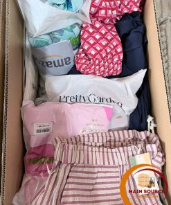 Alternative view of Women's clothing starter pack boxes